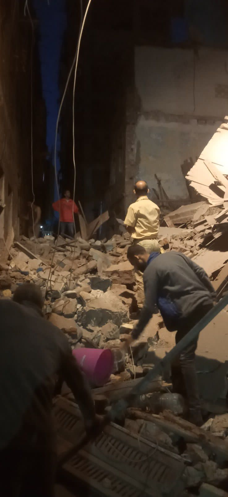 انهيار 3 عقارات خالية من السكان غرب الإسكندرية 