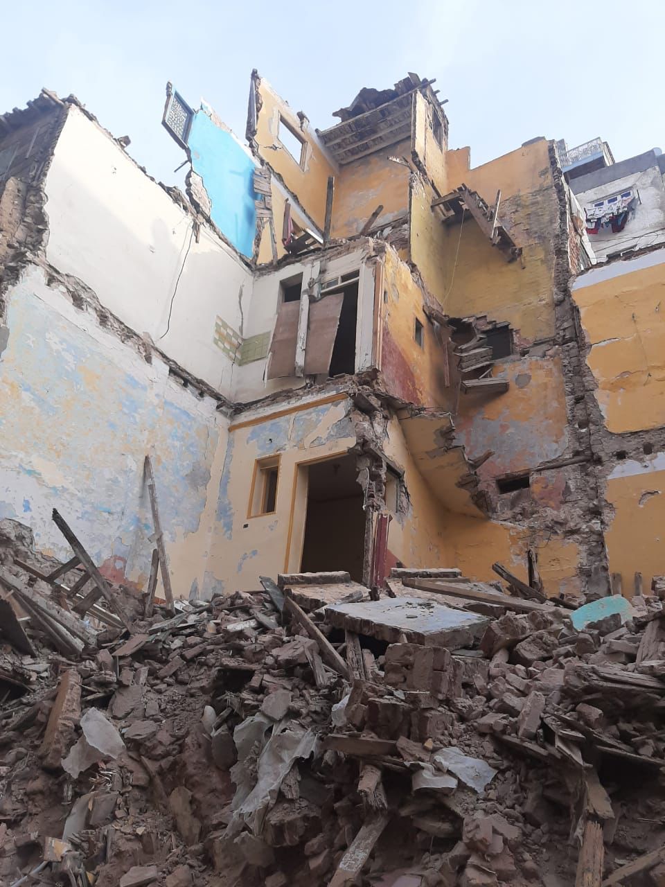 انهيار 3 عقارات خالية من السكان غرب الإسكندرية 