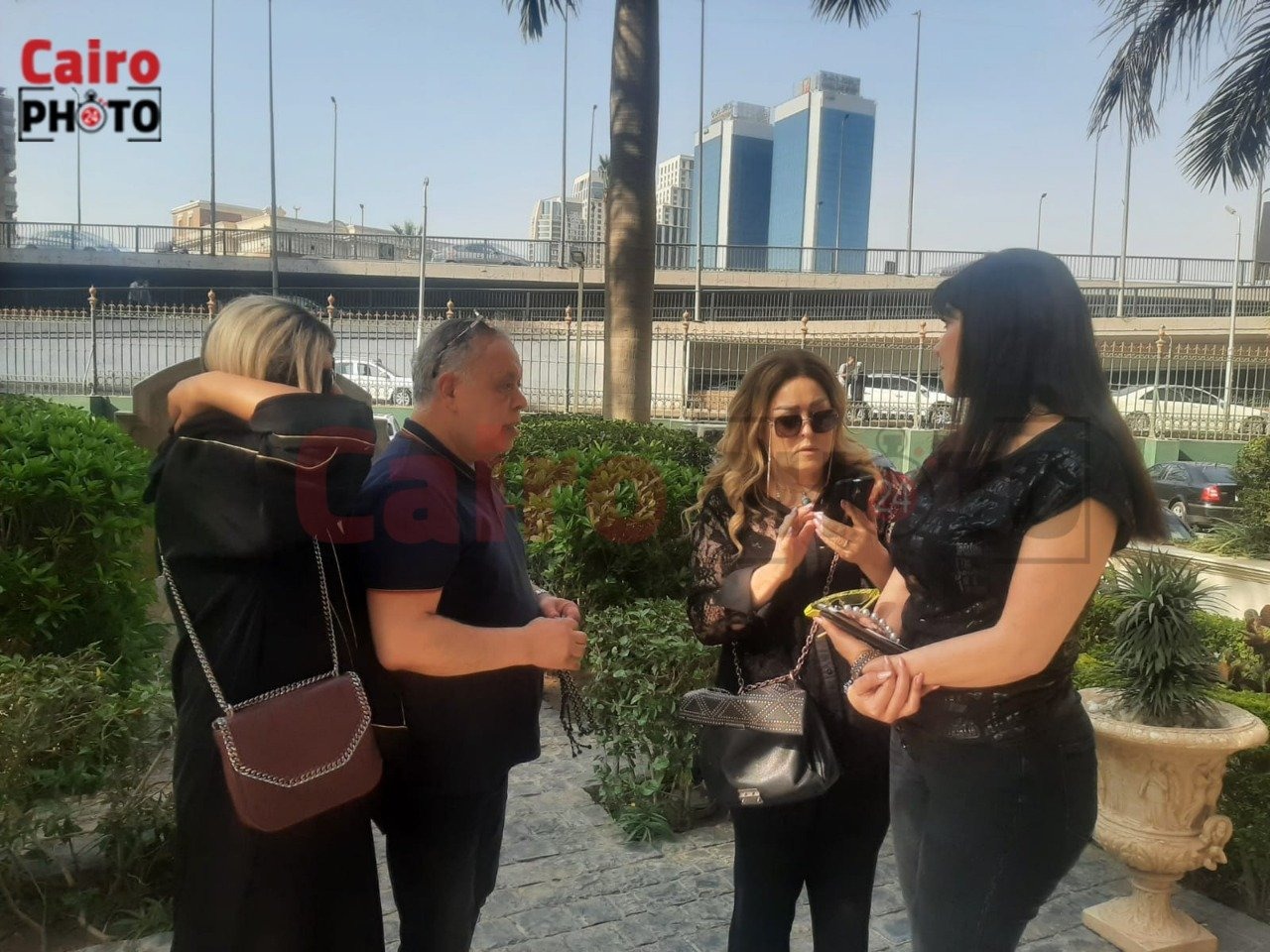 توافد النجوم لإلقاء نظرة الوداع على الفنان سمير صبري (2)