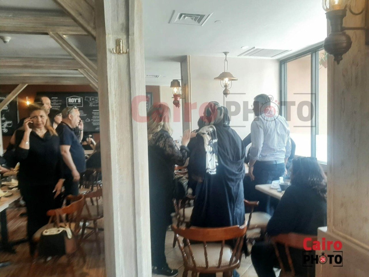 توافد النجوم لإلقاء نظرة الوداع على الفنان سمير صبري (3)