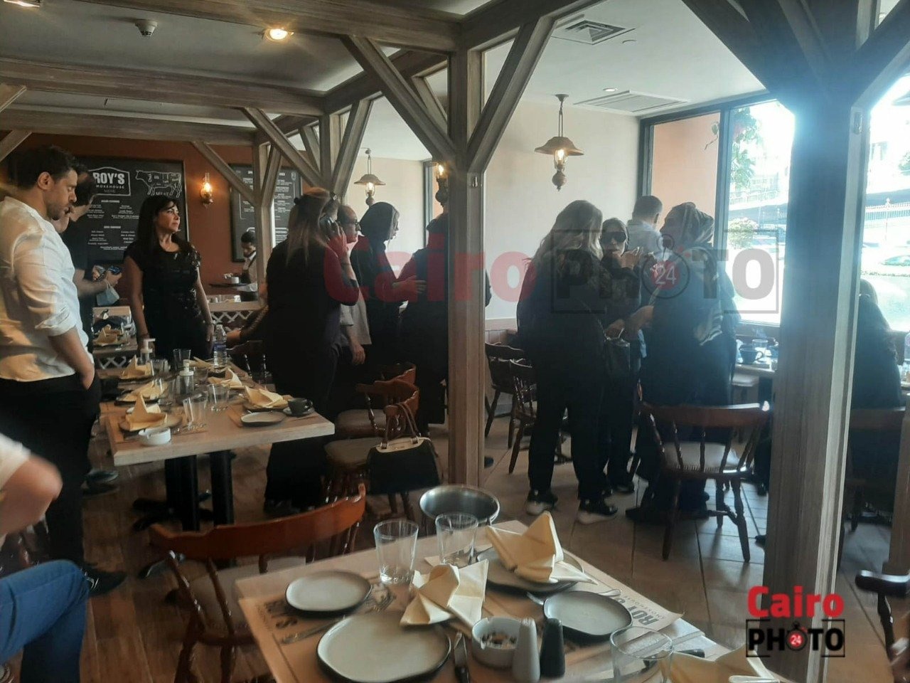 توافد النجوم لإلقاء نظرة الوداع على الفنان سمير صبري (4)