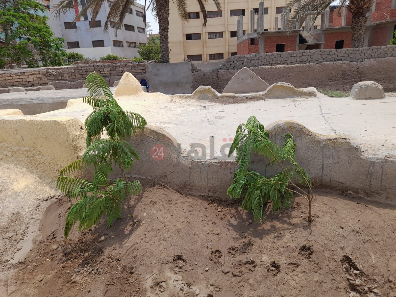 مقابر الزوجين وطفلتيهما