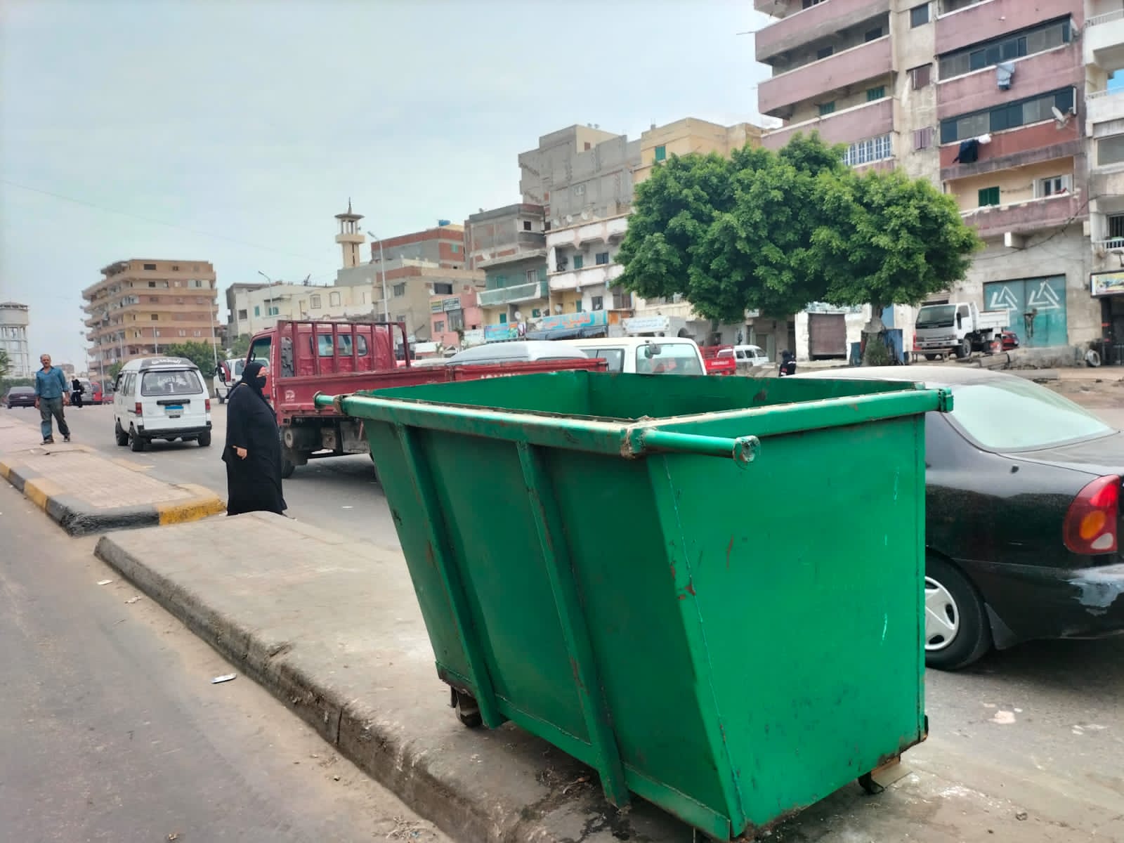 توزيع صناديق القمامة بشوارع الإسكندرية 