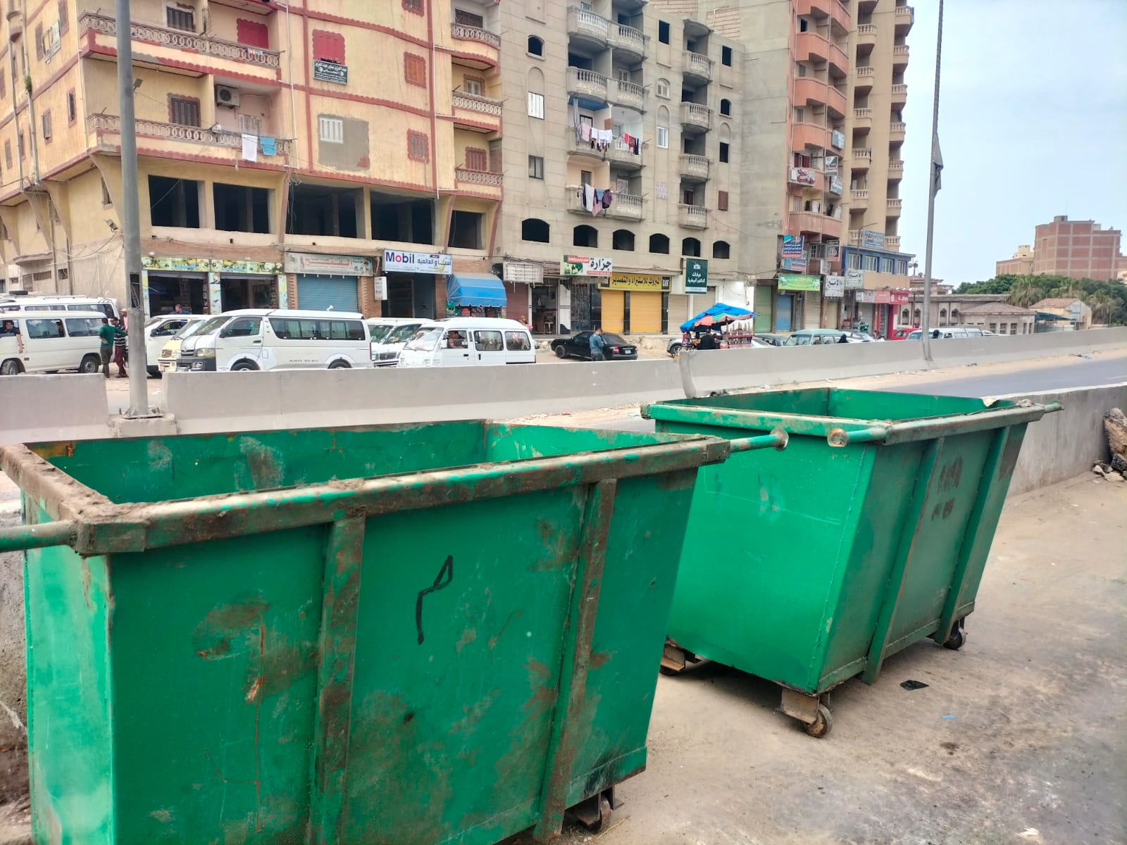 توزيع صناديق القمامة بشوارع الإسكندرية 