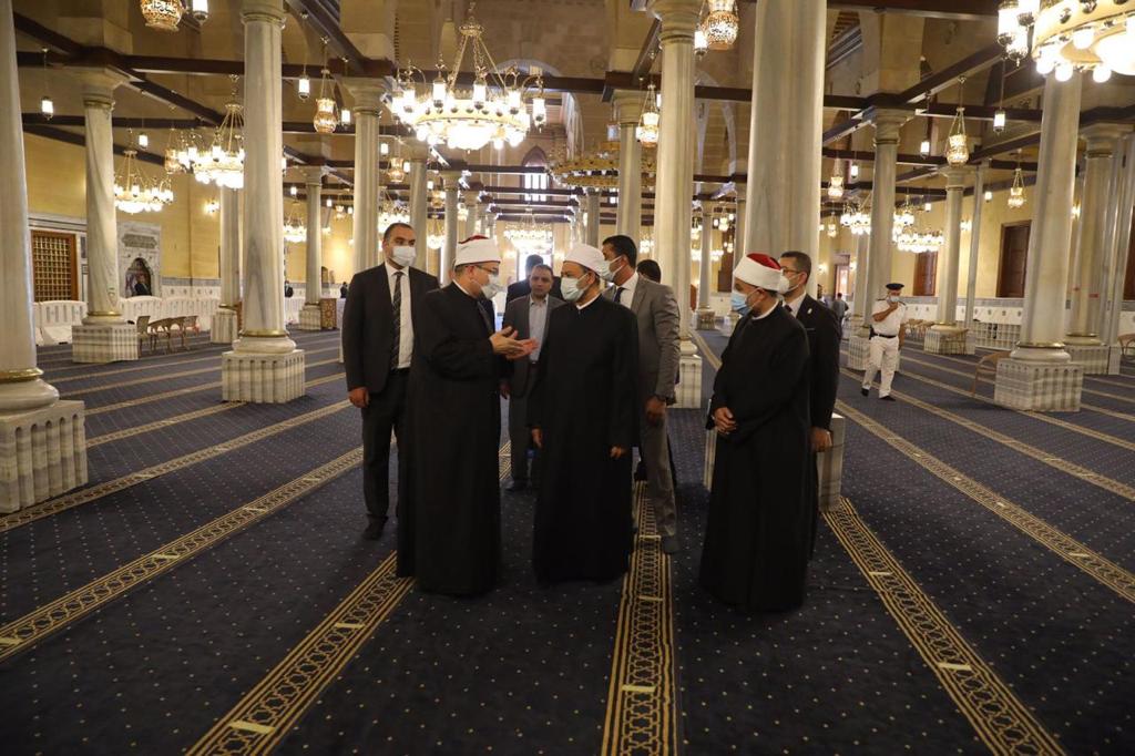 الإمام الأكبر يتفقد أعمال التجديد الشاملة بمسجد الحسين