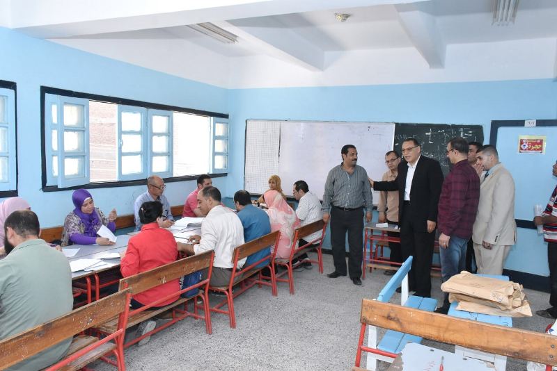 تصحيح أوراق إجابات امتحانات الشهادة الإعدادية بالشرقية 01