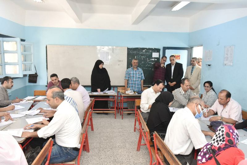 تصحيح أوراق إجابات امتحانات الشهادة الإعدادية بالشرقية 02