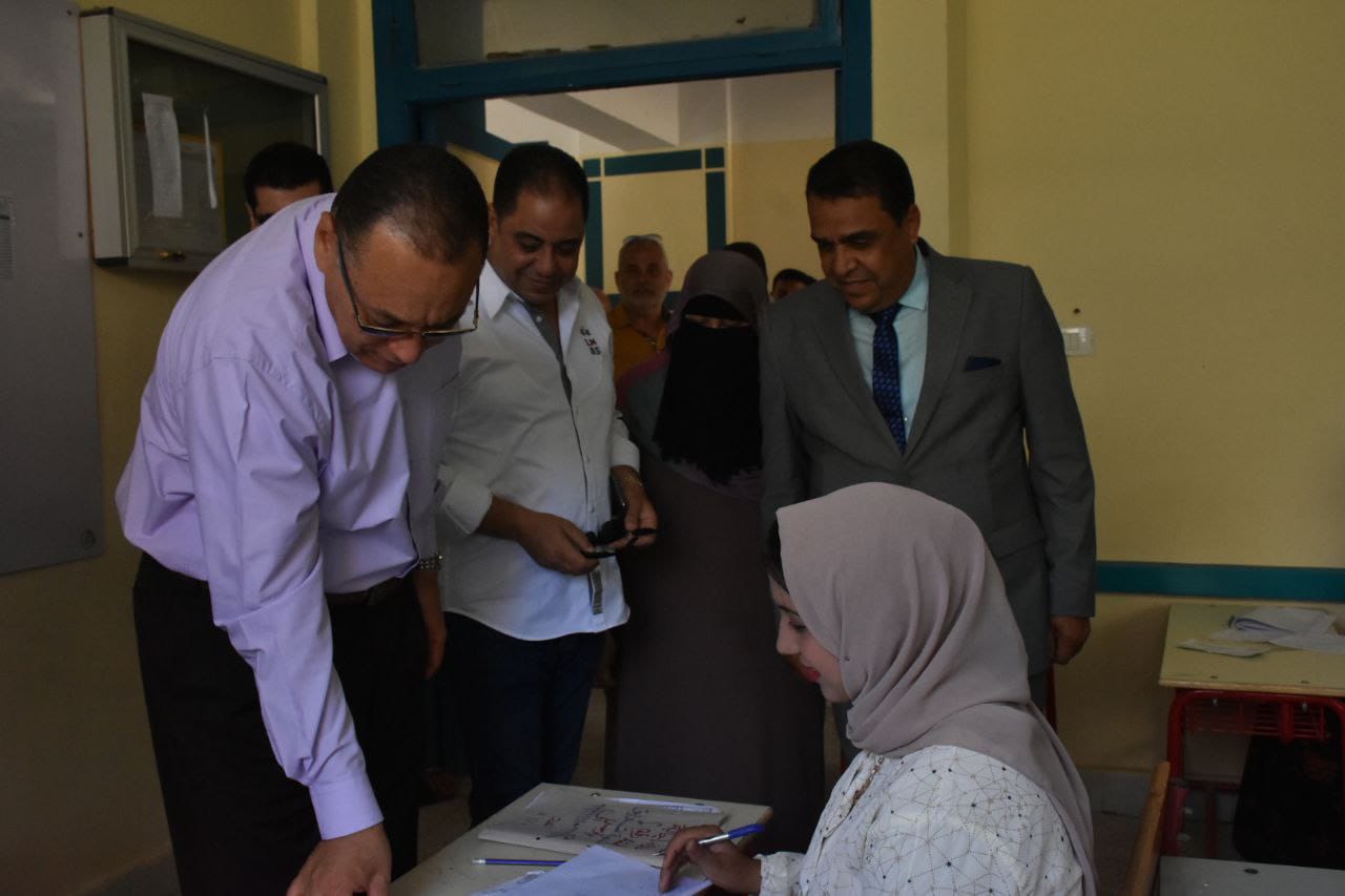 محافظ الشرقية يتفقد امتحانات الدبلومات الفنية 02