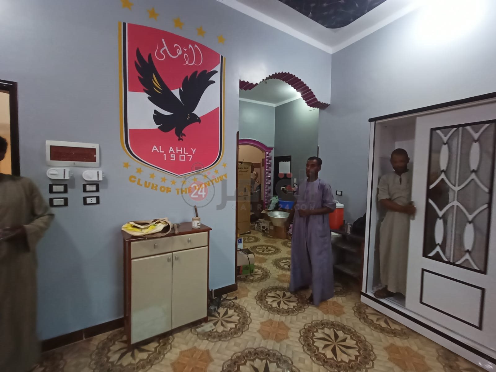 شعار الأهلي بشقة عريس الأقصر 