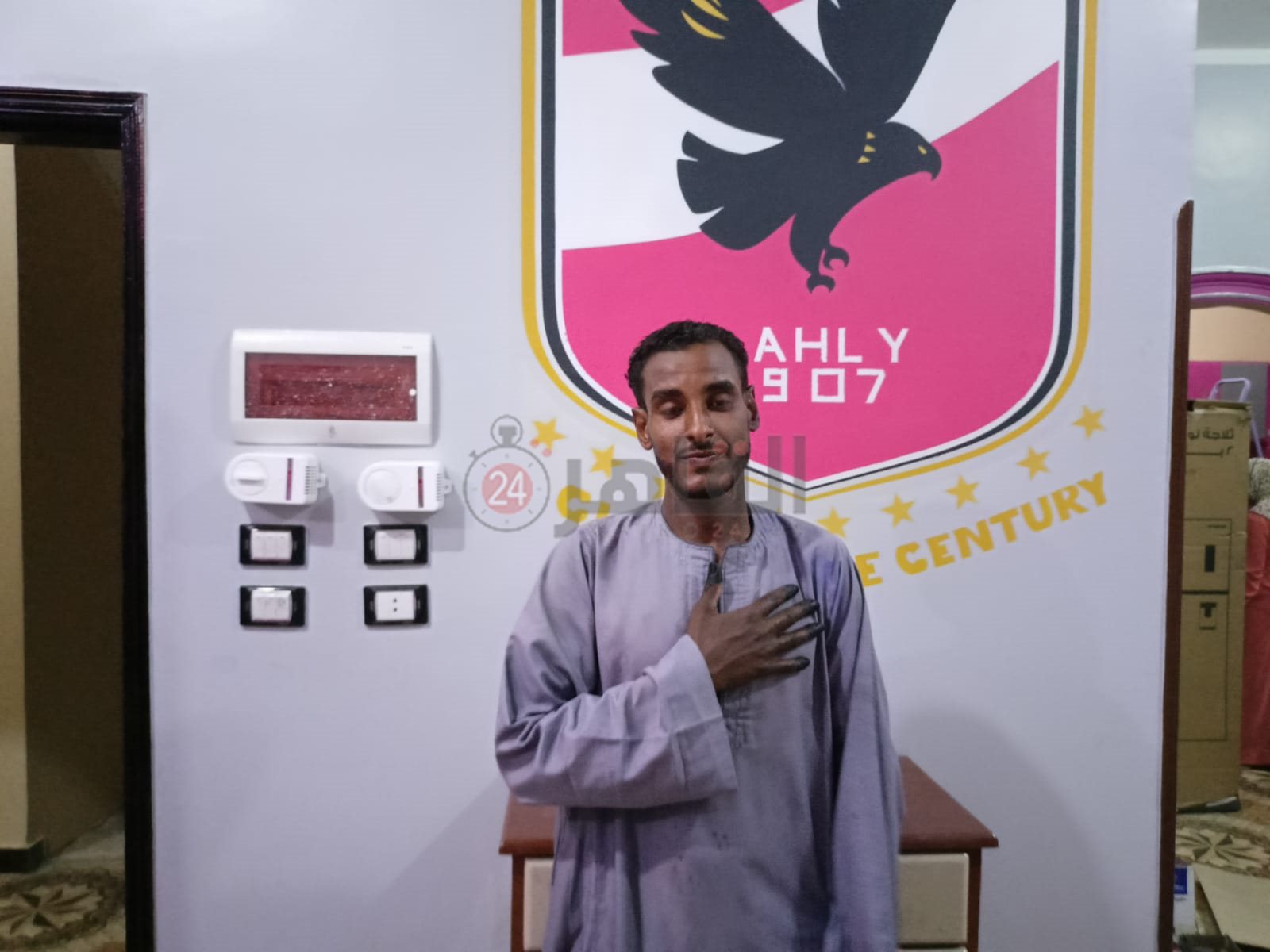 شعار الأهلي بشقة عريس الأقصر 