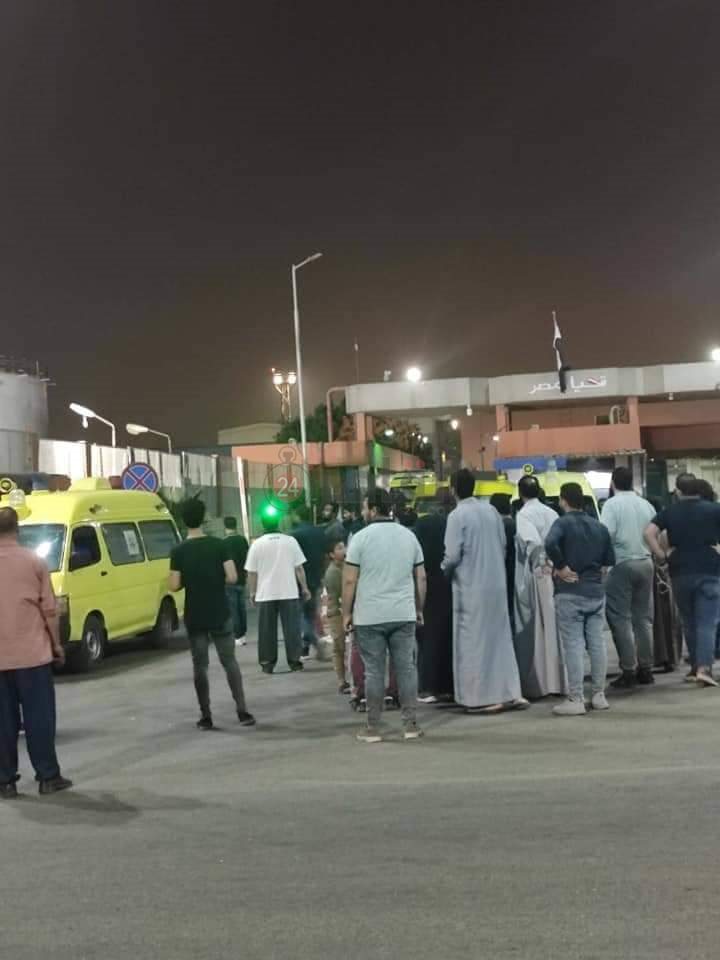 تجمهر اقارب وذوي الشباب الخمسة وقت وصول الجثامين