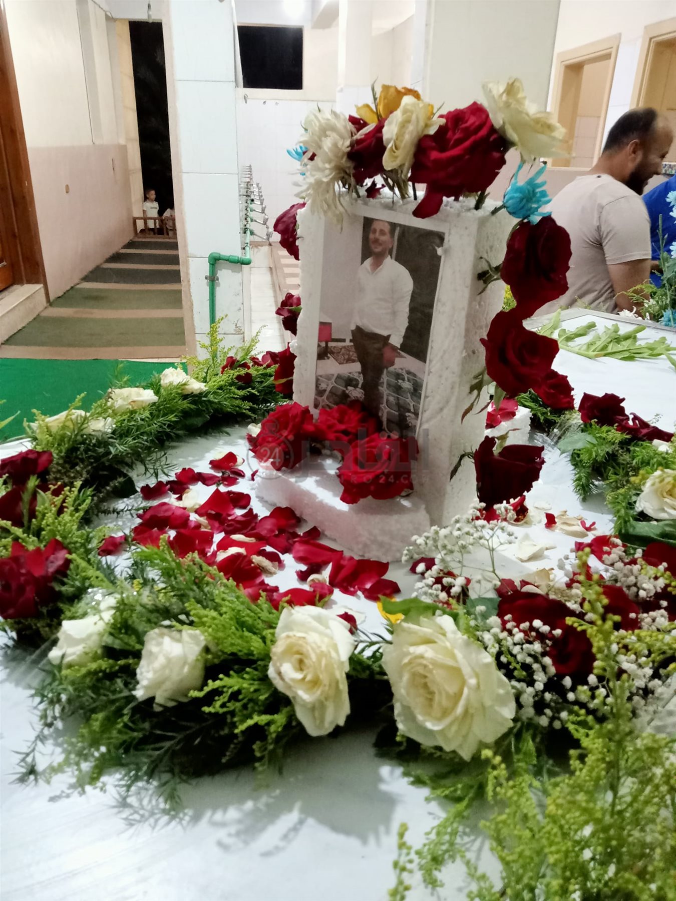 نعش أحد الضحايا 05