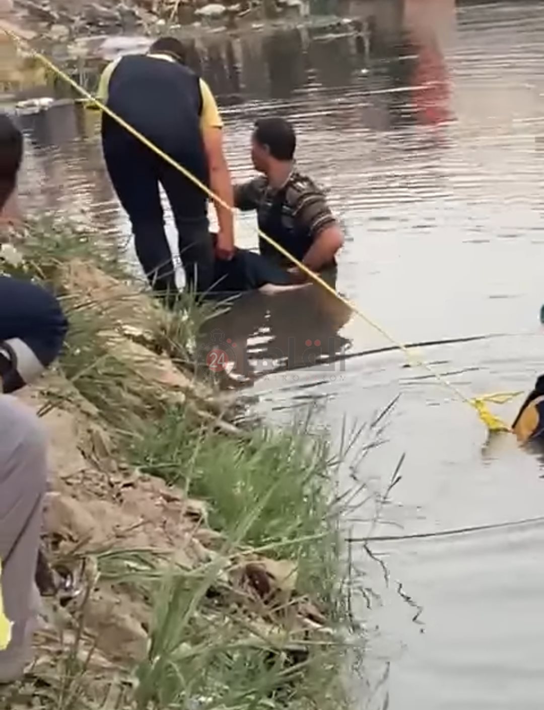 انتشال جثة الطفل الغريق