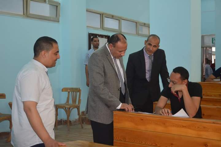 نائب رئيس جامعة الأزهر يتابع سير الامتحانات 