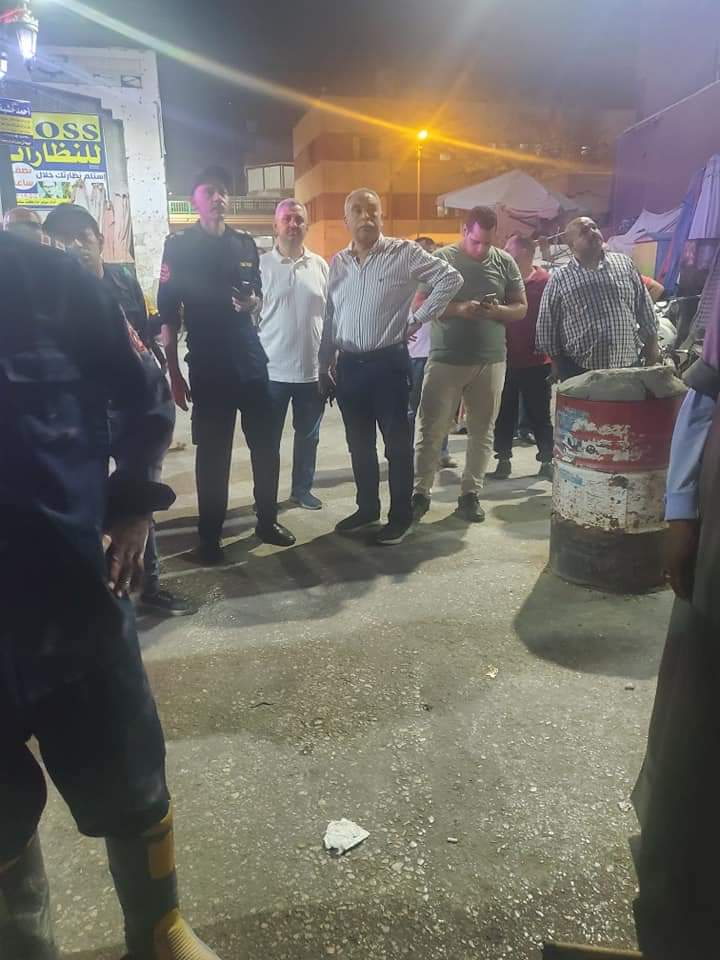 نشوب حريق أمام مستشفي الإنسانية بأسيوط