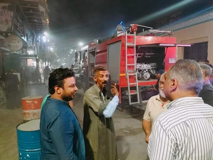 نشوب حريق أمام مستشفي الإنسانية بأسيوط