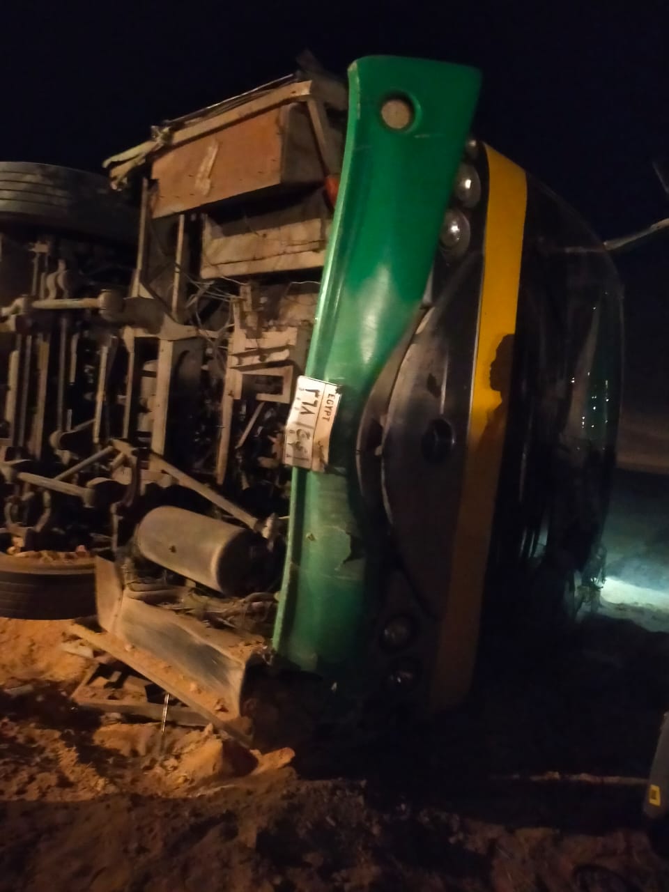 انقلاب أتوبيس ركاب على طريق أسيوط البحر الأحمر 