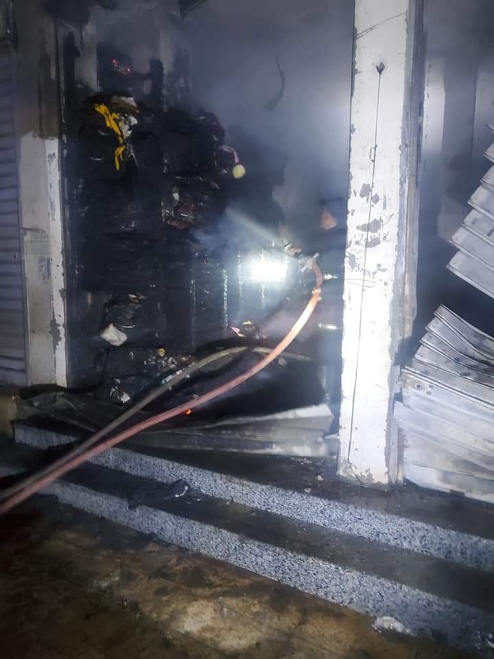 اندلاع حريق هائل في محل أقمشة بأسيوط