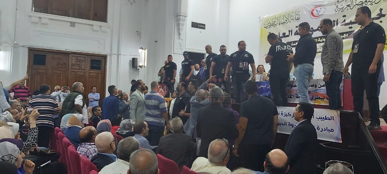 شجار بين أعضاء الجمعية العمومية لنقابة الأطباء البيطريين (3)