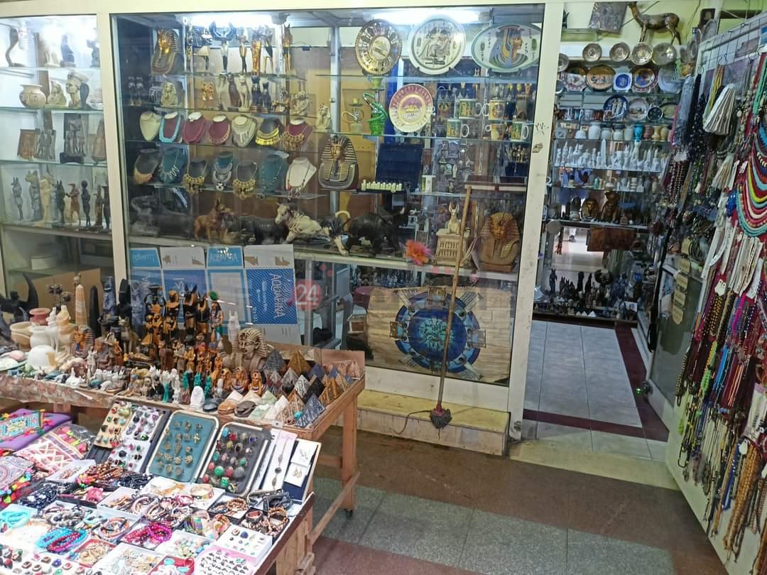 القطع الفرعونية المُقلدة 