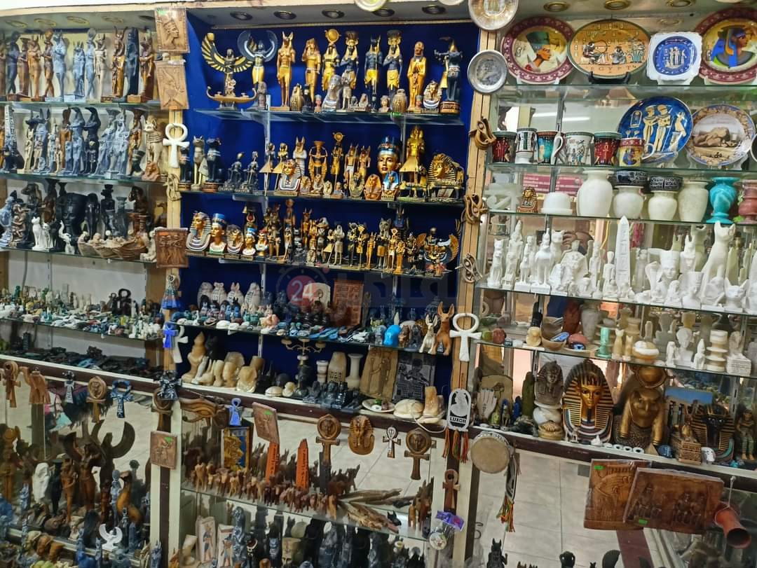 القطع الفرعونية المُقلدة 