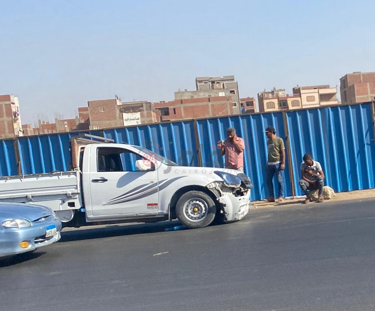 تصادم سيارة بحاجز خرساني