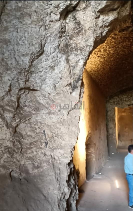 الانتهاء من اناره منطقه مقابر الجبل الغربي بأسيوط (5)