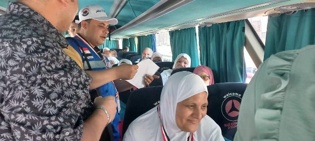 انطلاق قافلة حجاج الجمعيات الأهلية بالشرقية 5