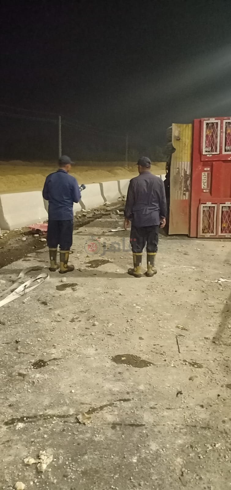 حادث انقلاب سيارة أنابيب 