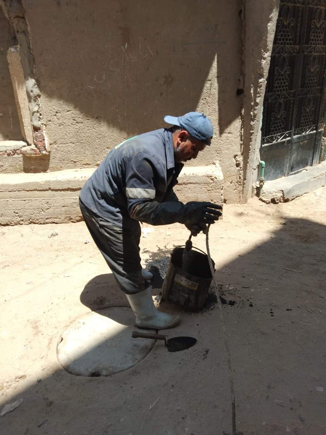 تطهير شبكات الصرف الصحي بمحافظة الفيوم 