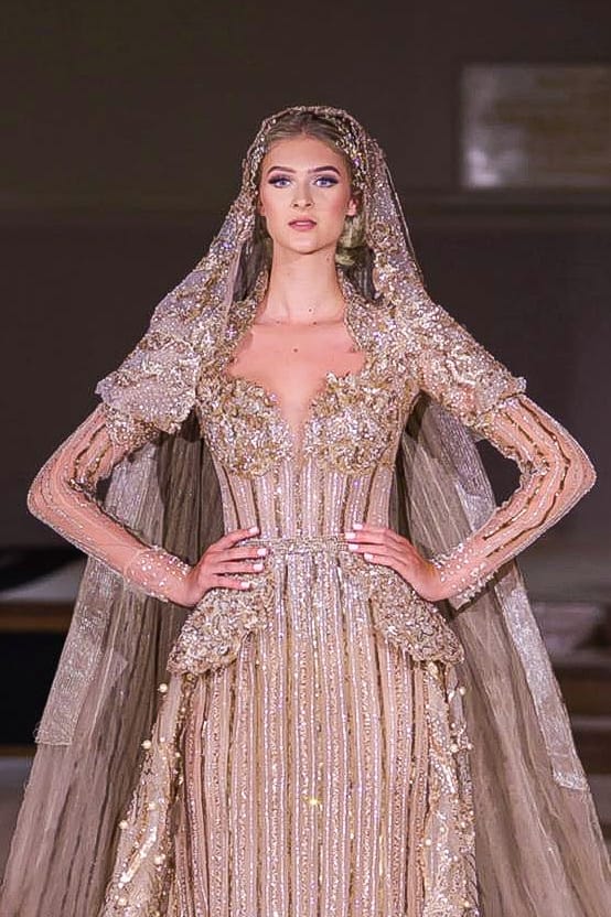 اطلالات ملكية وفستان زفاف ذهبية وملونة للبحيري في اسبوع الموضة الفرنسي (1)