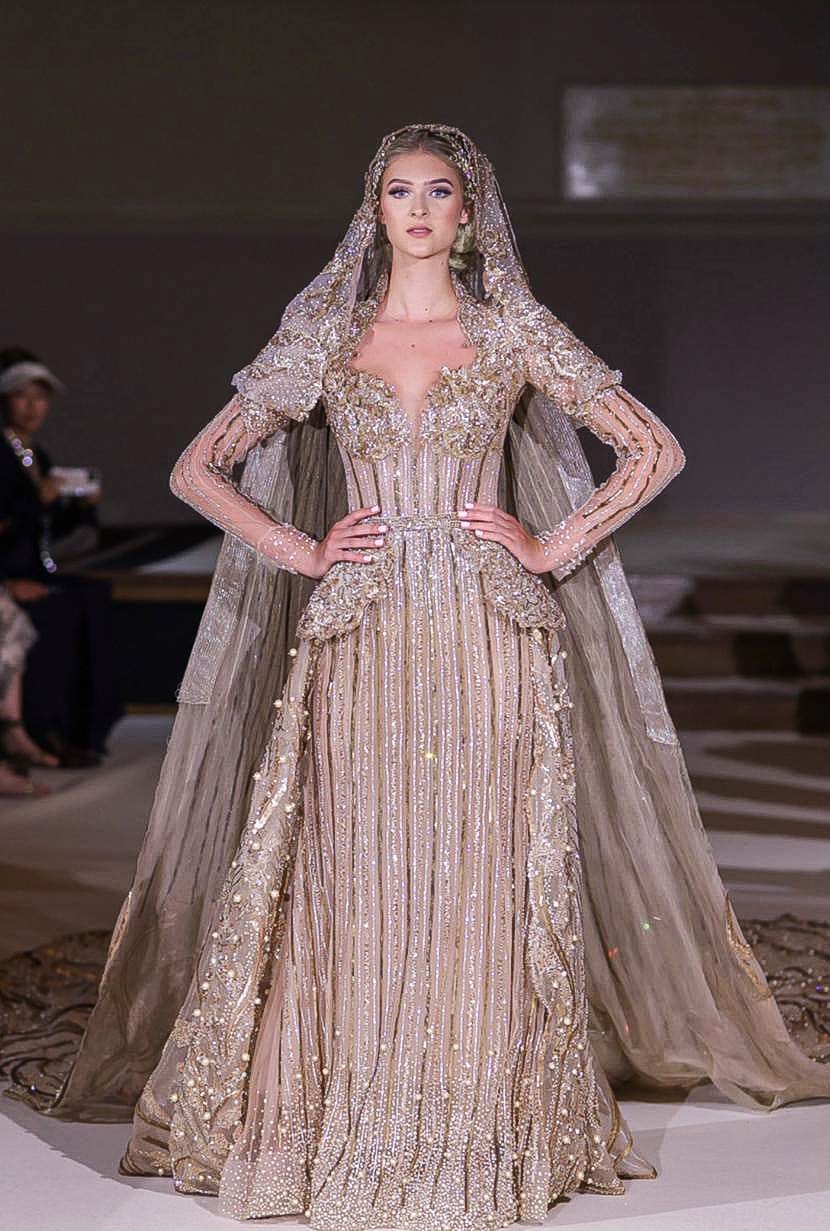 اطلالات ملكية وفستان زفاف ذهبية وملونة للبحيري في اسبوع الموضة الفرنسي (4)