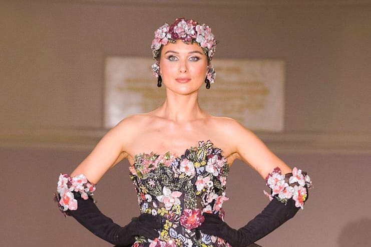 اطلالات ملكية وفستان زفاف ذهبية وملونة للبحيري في اسبوع الموضة الفرنسي (10)