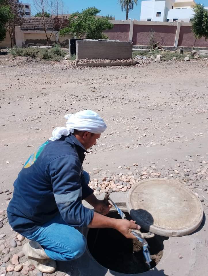 تطهير شبكات الصرف الصحي استعدادًا لعيد الأضحى بالفيوم 