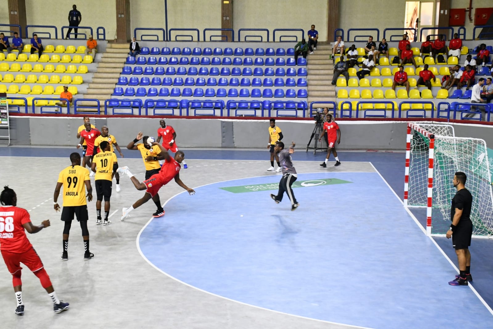 أنجولا والكونغو الديمقراطية (1)