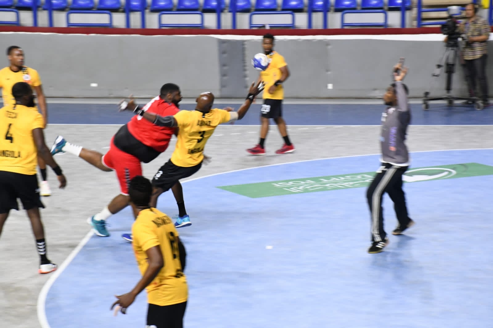 أنجولا والكونغو الديمقراطية (4)