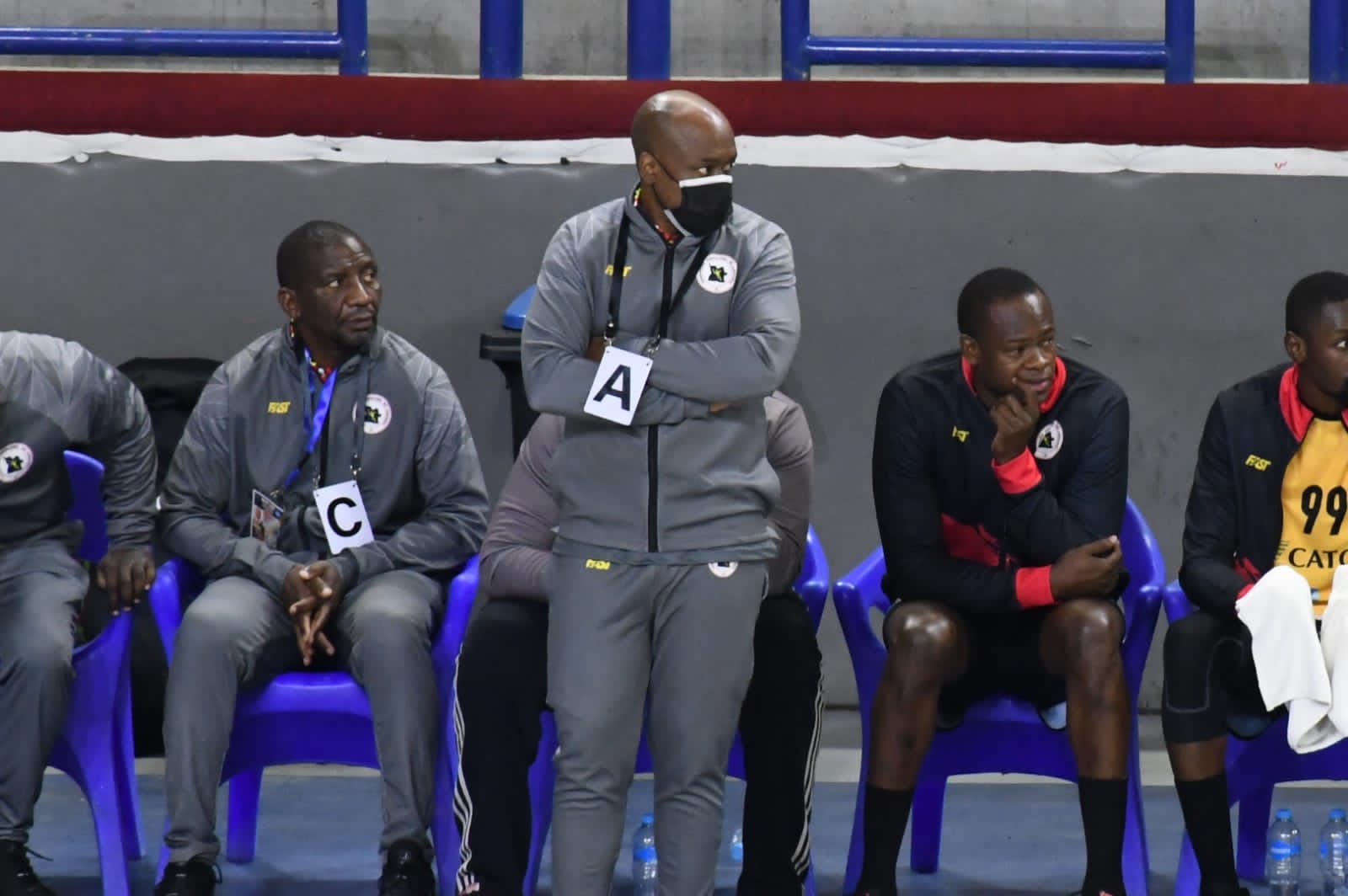 أنجولا والكونغو الديمقراطية (12)