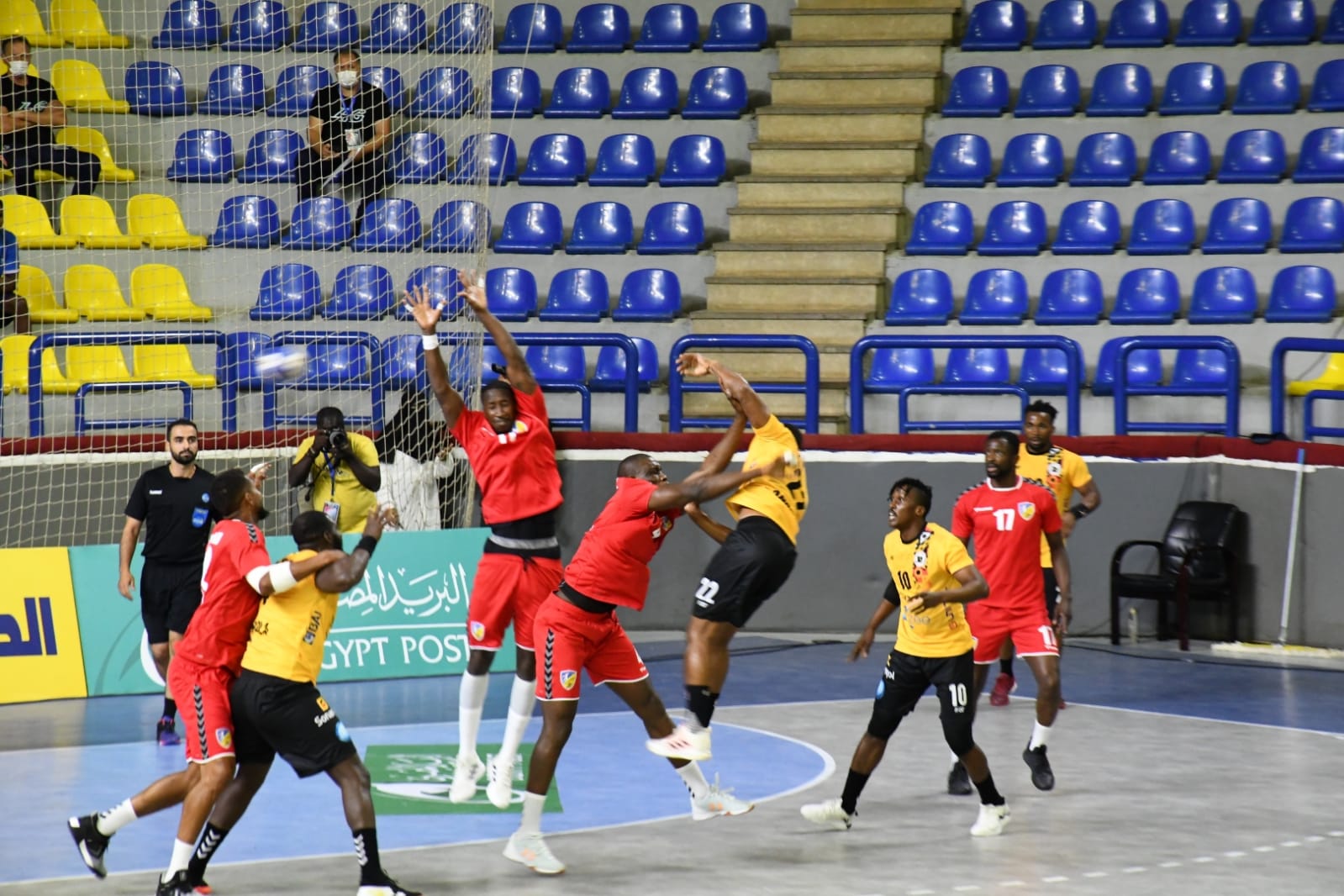 أنجولا والكونغو الديمقراطية (13)