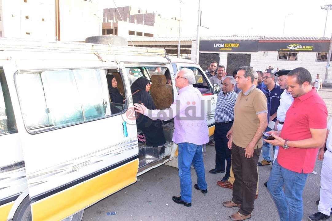 متابعة العمل بمواقف سيارات الأجرة بالأقصر 