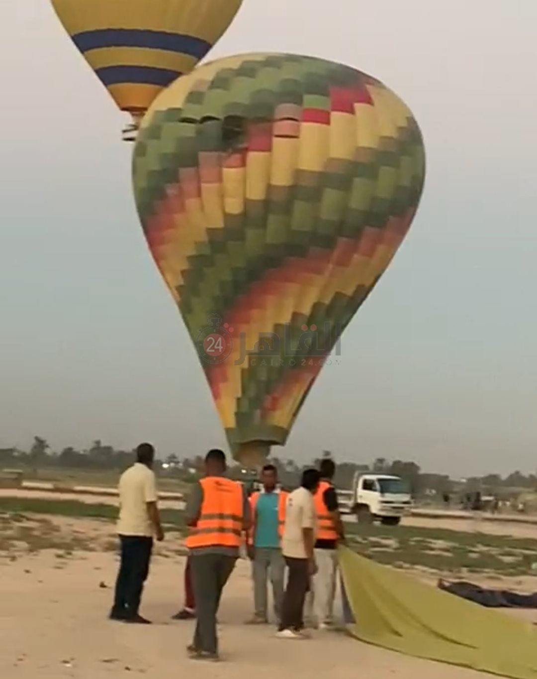 لحظة هبوط بالون الأقصر