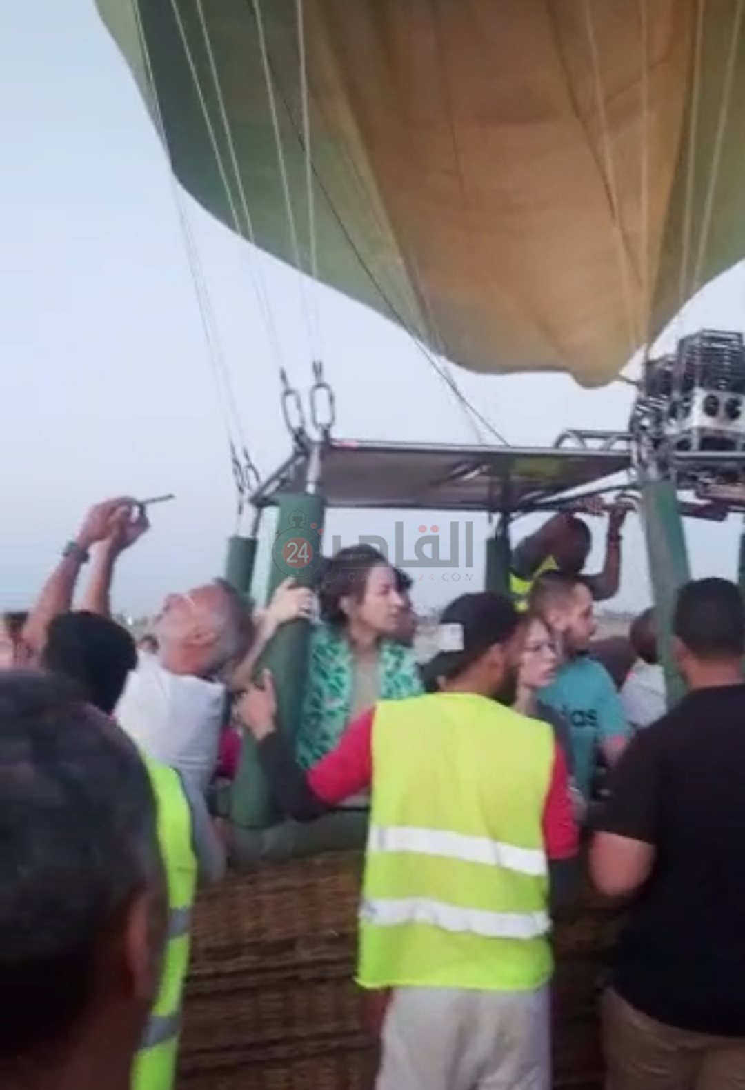 لحظة هبوط بالون الأقصر
