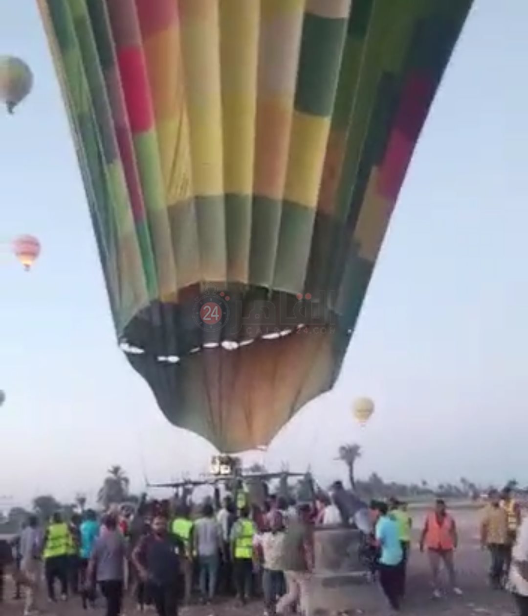 لحظة هبوط بالون الأقصر