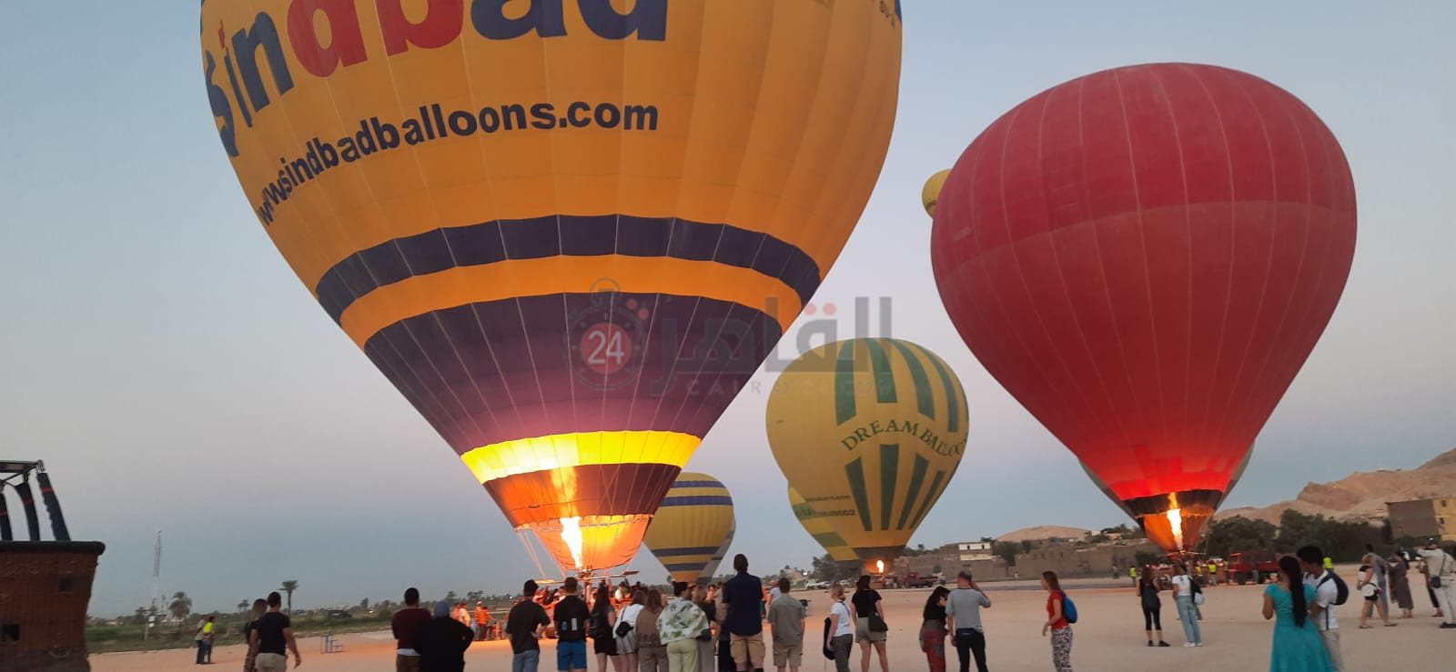 خروج رحلات البالون الطائر في الأقصر