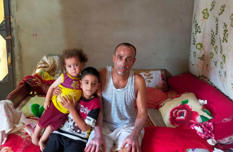 حسين وطفليه