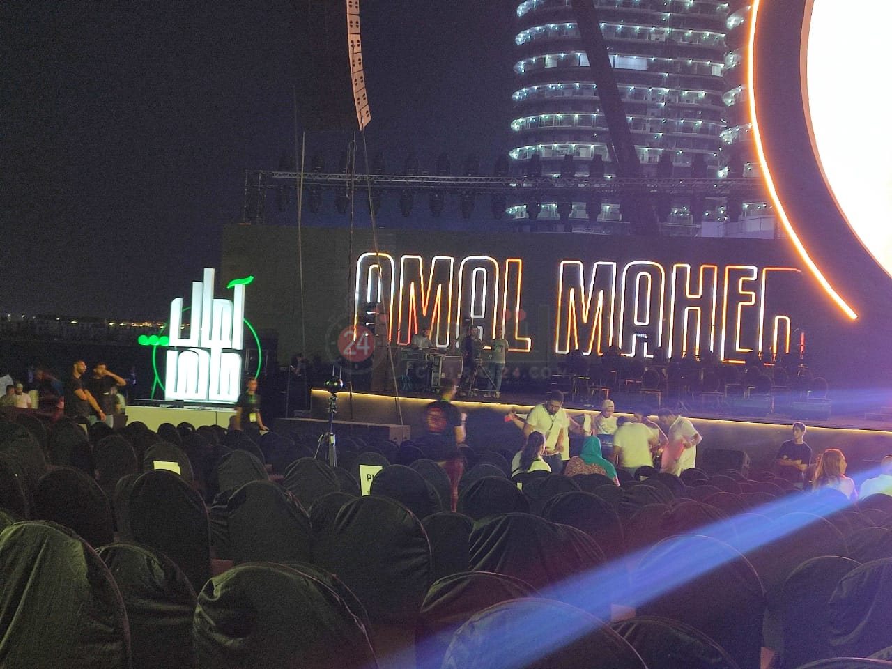 صور تحضيرات حفل آمال ماهر (1)