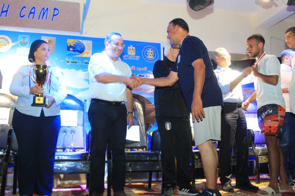 رئيس جامعة الإسكندرية يكرم الفرق الرياضية 