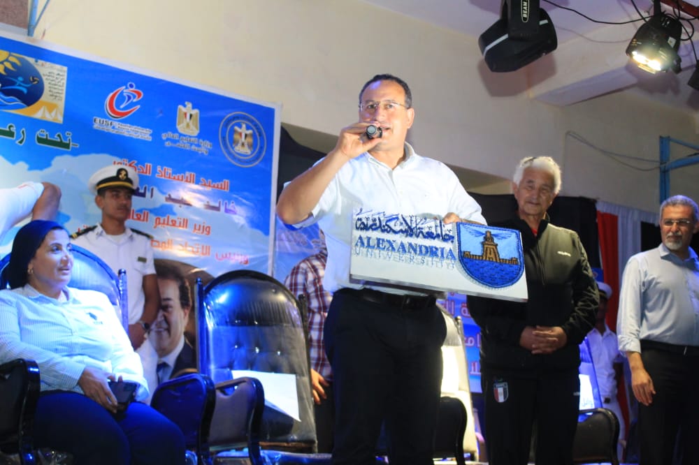 رئيس جامعة الإسكندرية يكرم الفرق الرياضية 