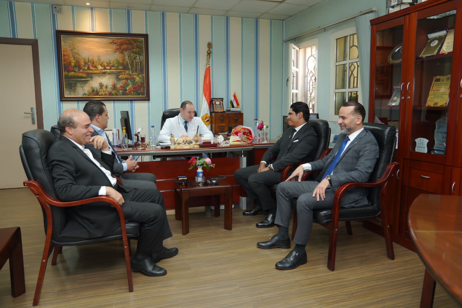 زيارة الوفد لمستشفى العجوزة (9)