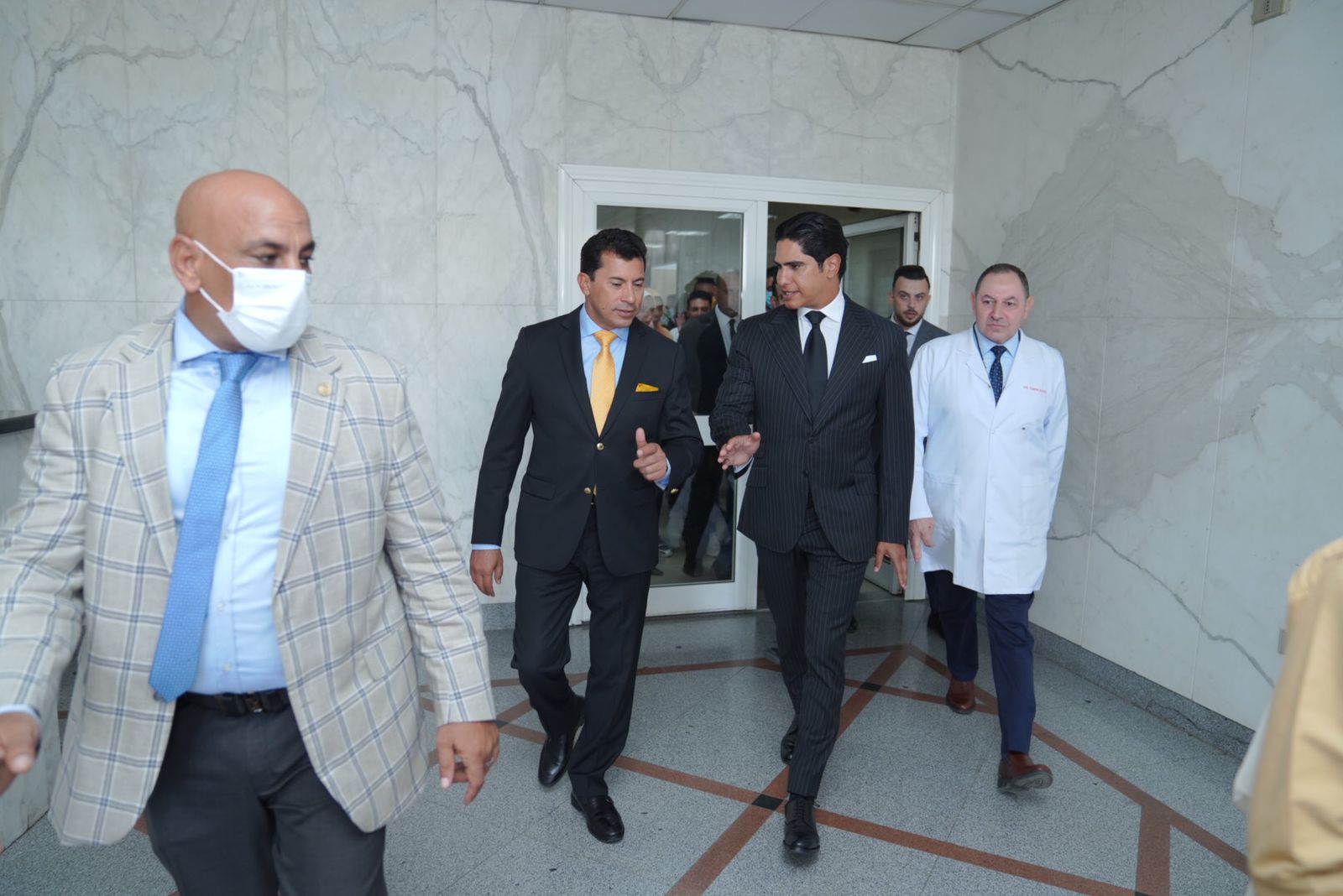 زيارة الوفد لمستشفى العجوزة (1)