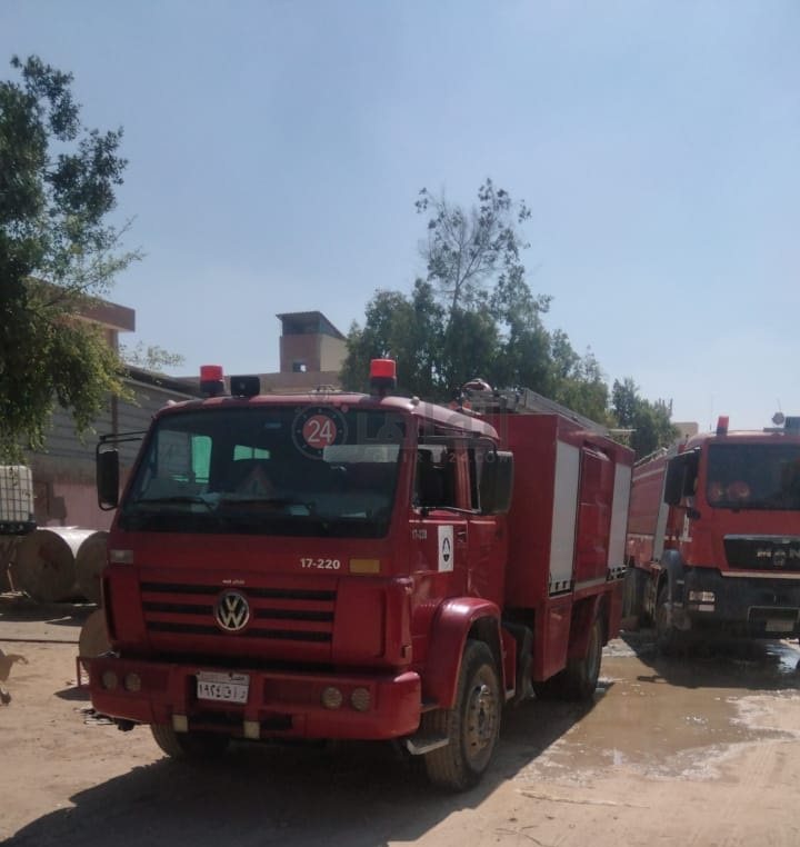 السيطرة على حريق مصنع بلاستيك بالعاشر من رمضان 03